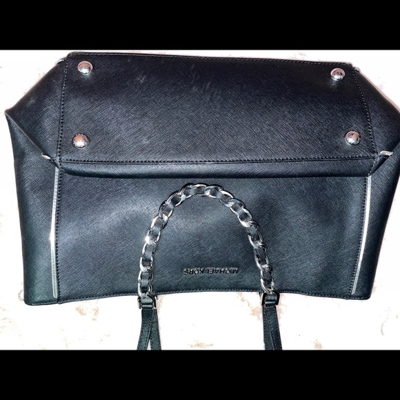 Micheal Kors purse - Picture 12 of 12